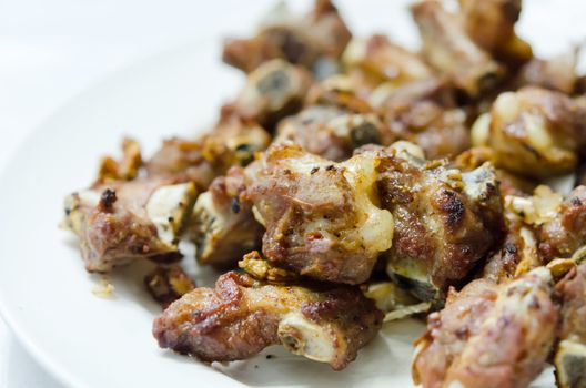  close up fried pork spare ribs with garlic and pepper