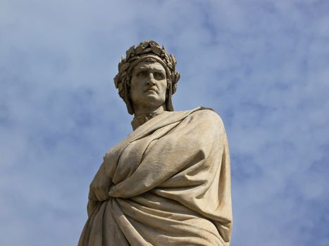 sculpture of dante alighieri in the florence