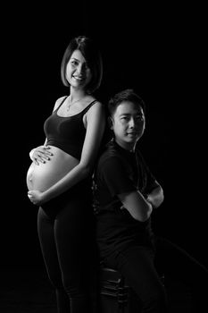 Young asian couple, pregnant women at 37 weeks gestational age