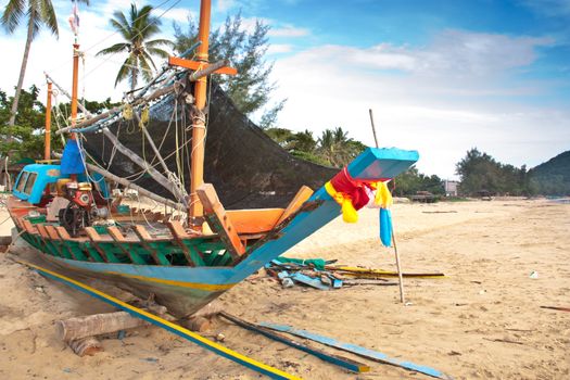 Fishing boats that are waiting to be repaired.
