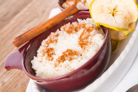 milk rice with cinnamon and applesauce