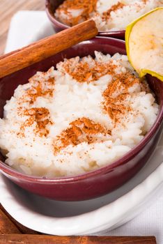 milk rice with cinnamon and applesauce