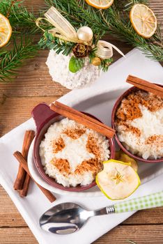 milk rice with cinnamon and applesauce