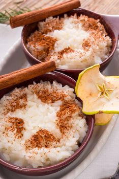 milk rice with cinnamon and applesauce