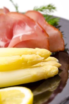 Asparagus, ham and sauce hollandaise