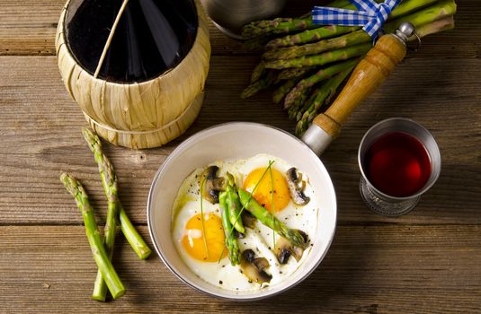 Asparagi with fried egg brown