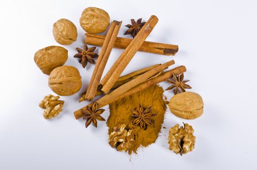What would be gingerbreads, Christmas little places or mulled wine without cinnamon and aniseed, the typical Christmassy spices?