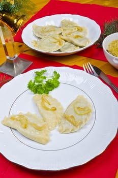 Piroggen (Pierogi) are full paste parcels or also meat pies from noodle dough.