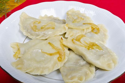 Piroggen (Pierogi) are full paste parcels or also meat pies from noodle dough.