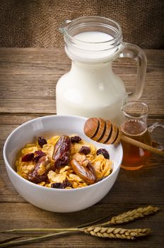 Muesli with low-fat milk and rusk