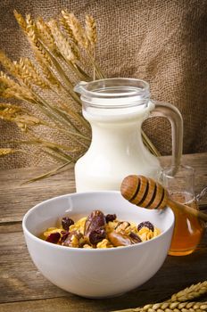 Muesli with low-fat milk and rusk