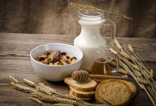 Muesli with low-fat milk and rusk