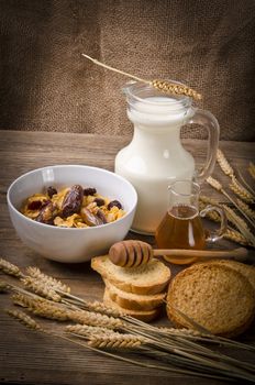 Muesli with low-fat milk and rusk