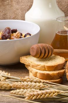 Muesli with low-fat milk and rusk