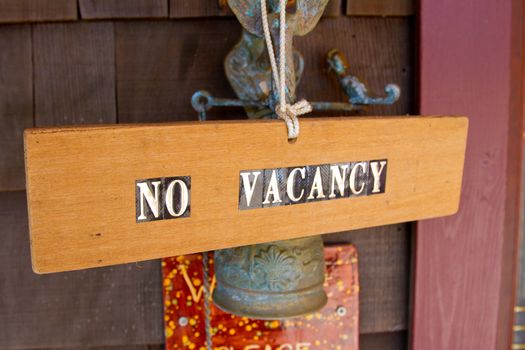 A sign says no vacancy outside of a bed and breakfast type hotel in Oregon.