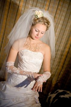 beautiful bride puts on a white glove
