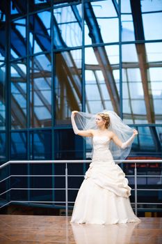bride dance under the glass ceiling
