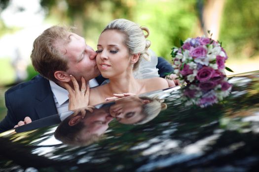 kiss of bride and groom