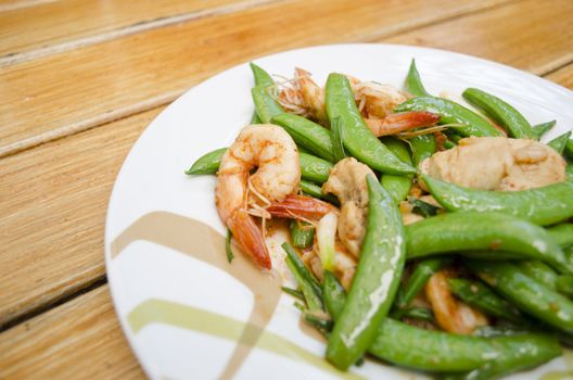 Thai-food Fried shrimp, pork and sweet peas.