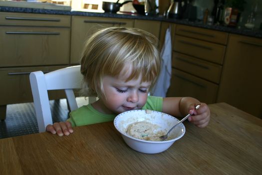 Toddler eating breakfast