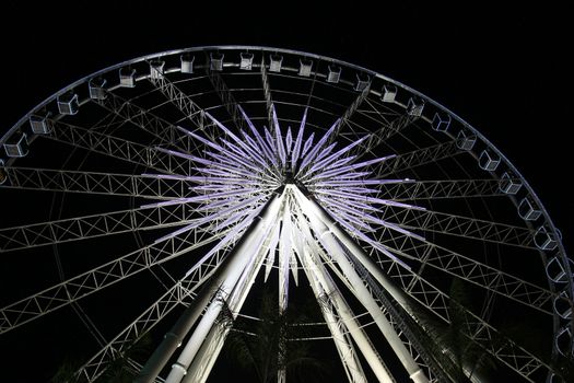 Ferris wheel by night with white light