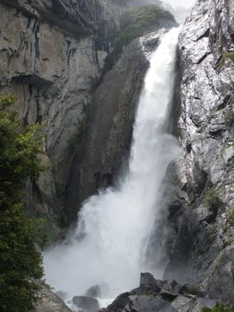 Yosmiete falls one of the most famouse place in California.