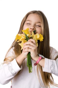 beautiful little girl with a bouquet of daffodils
