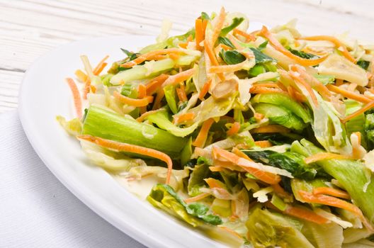  Romaine lettuce with carrots and garlic