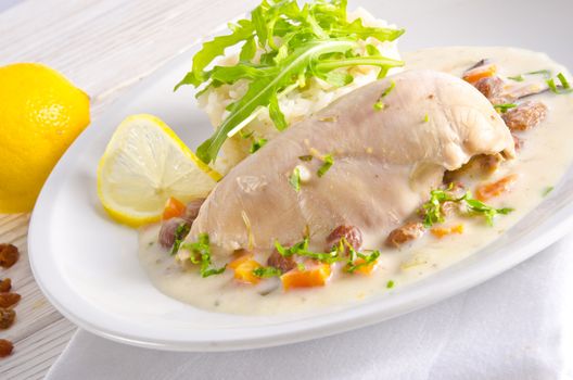 Chicken's breast fillet with Balsamico raisin sauce.