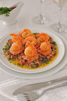 Grilled shrimp with tomatoes, garlic and herbs in a spicy gravy

