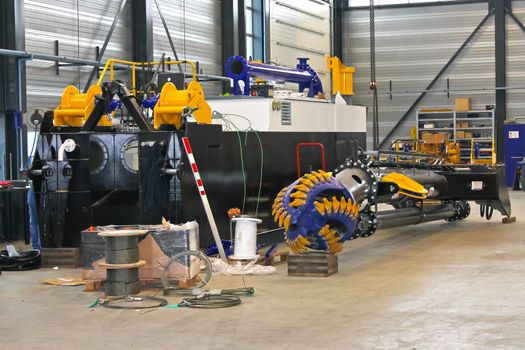 Production of the new dredger in the workshop shipyard