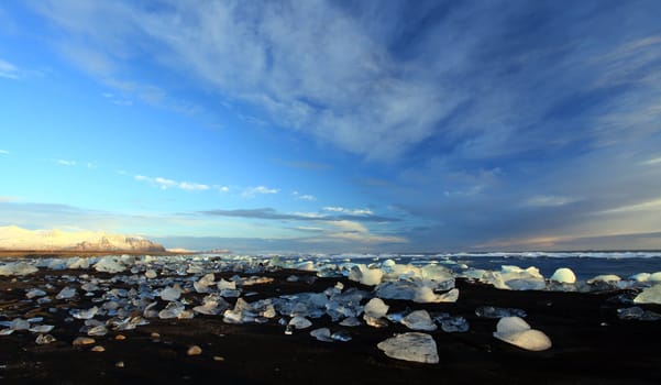 Iceburgs washed up on the beach from the meltin jokulsarlon glacier lagoon south iceland