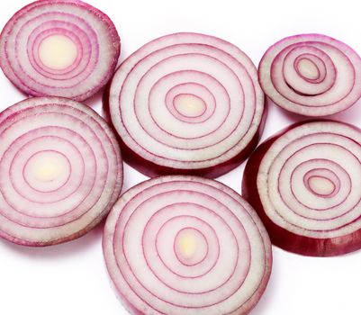 Red onion slices