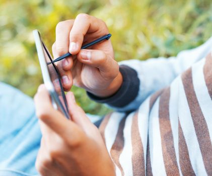 Male hand with digitized pen, touching the screen of a PDA.