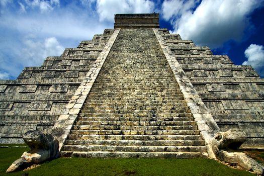 the stsir of chichen itza temple