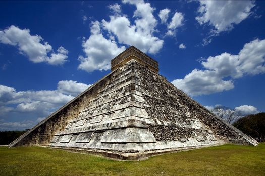 a waild angle of the chichen itza temple