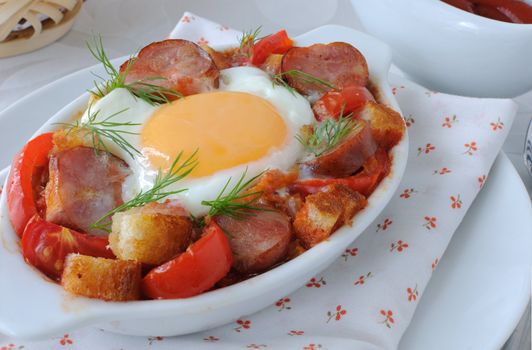 Vegetable stew with sausage and egg with crackers