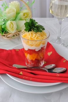 Salad of red and yellow tomatoes, garlic, mayonnaise and cheese