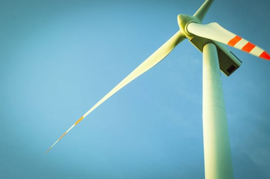 An image of windturbine of suny day
