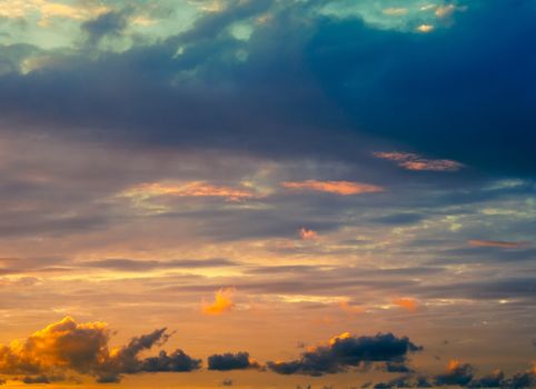 An image of amazing skies during beautiful sunset