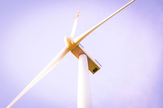 An image of windturbine of suny day