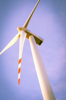An image of windturbine of suny day