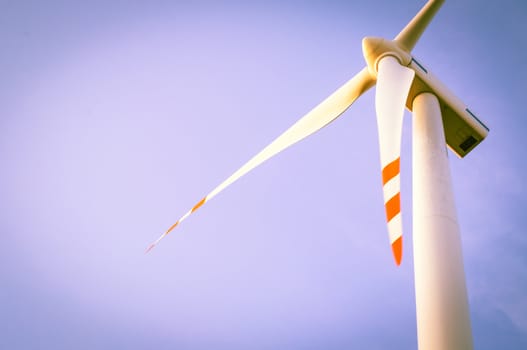 An image of windturbine of suny day