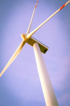 An image of windturbine of suny day