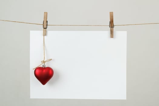 empty note for valentine message on wooden background