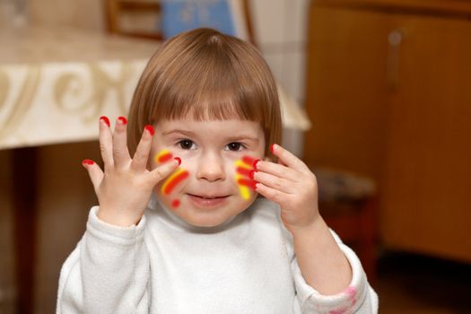 The small girl with the soiled hands in a room