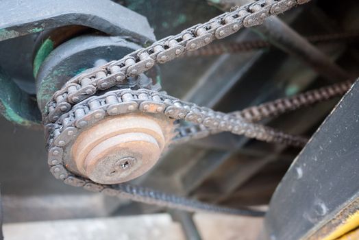 Rusty chain of an old machine