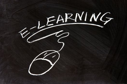 E-Learning and a mouse sign drawn on chalkboard