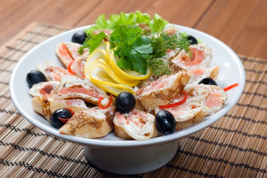   Canapes with Smoked Salmon and lemon