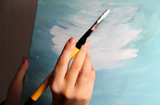 Artist�s hand holding a paintbrush 